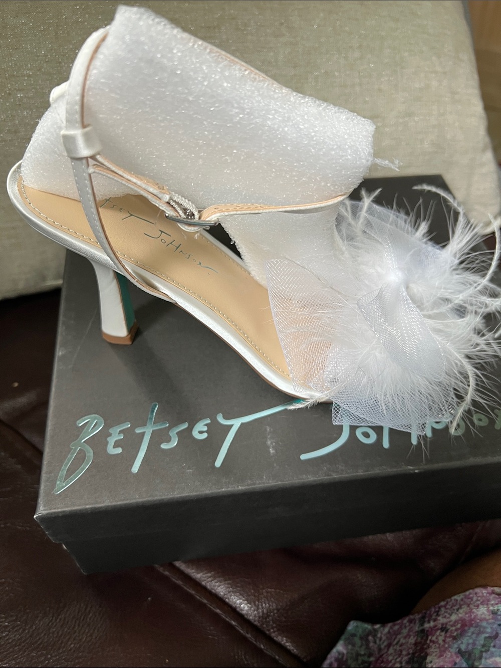 Betsey Johnson SB Lylla Ivory Satin Feather Bow Sandals Sz 8.5
